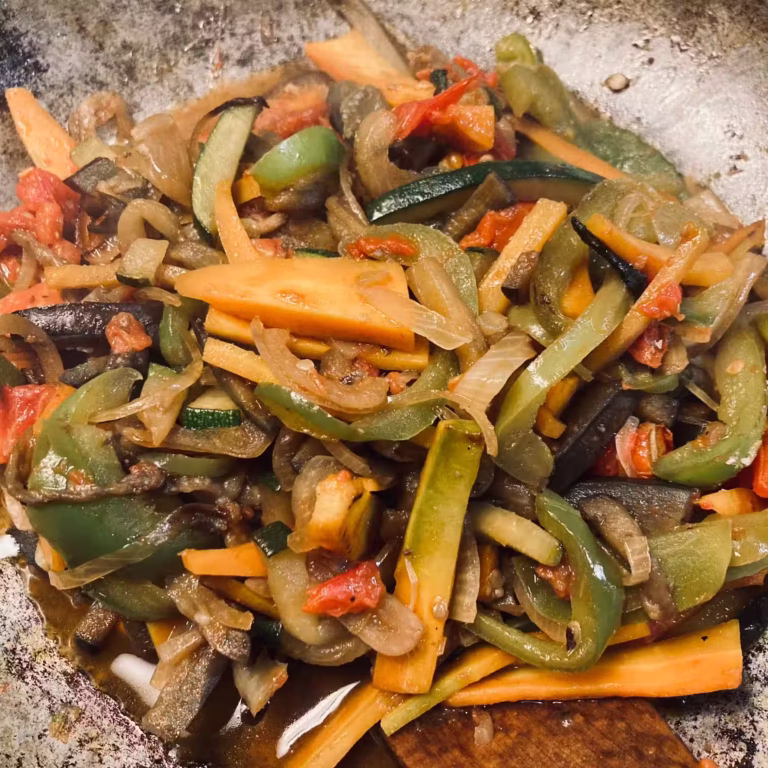 Socca, pesto d&rsquo;herbes fraiches, légumes grillés
